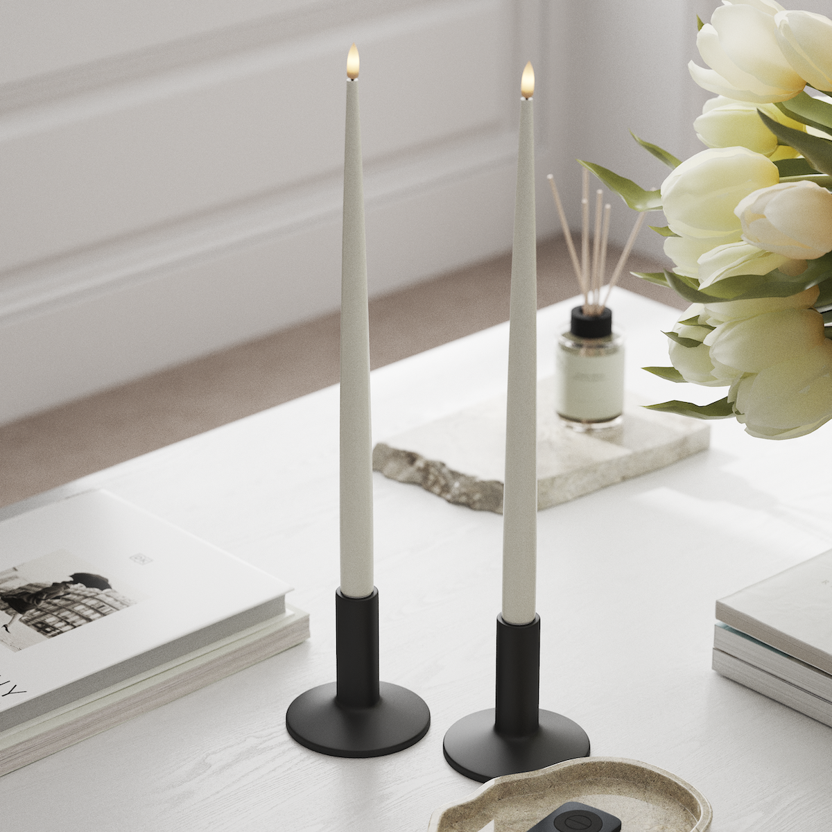 Deluxe Homeart LED Glanzende dinerkaars met Lak, 2 stuks 38 cm Wit LED Glanzende dinerkaars 1