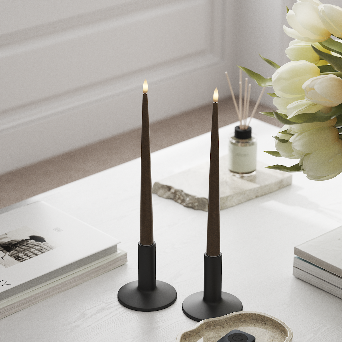 Deluxe Homeart LED Glanzende dinerkaars met lak, 2 stuks 28 cm Caramel LED Glanzende dinerkaars 1