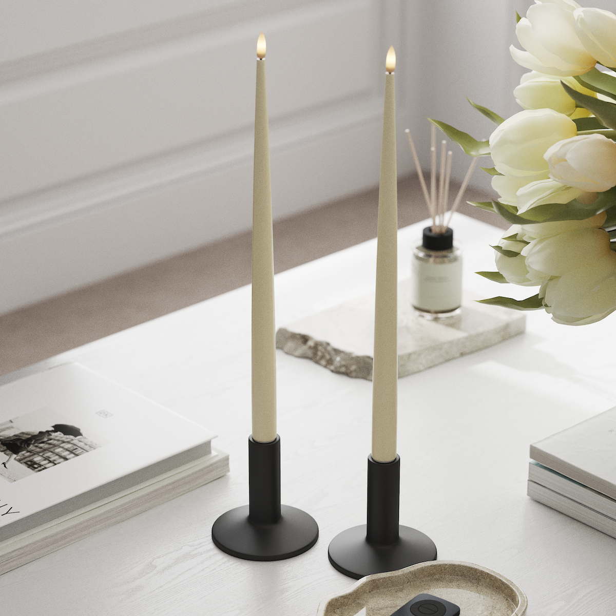 Deluxe Homeart LED Glanzende dinerkaars met Lak, 2 stuks 38 cm Cream LED Glanzende dinerkaars 1