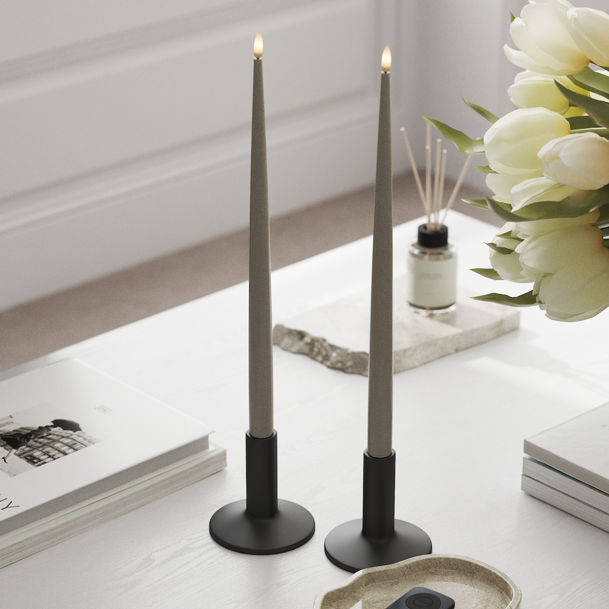 Deluxe Homeart LED Glanzende dinerkaars met Lak, 2 stuks 38 cm Zand LED Glanzende dinerkaars 1