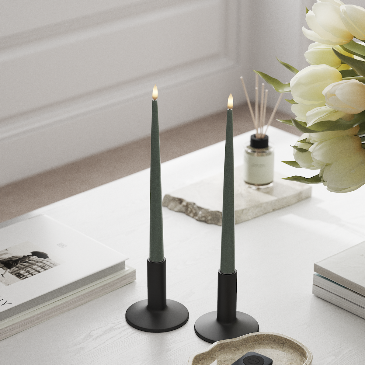 Deluxe Homeart LED Glanzende dinerkaars met lak, 2 stuks 28 cm Saliegroen LED Glanzende dinerkaars 1