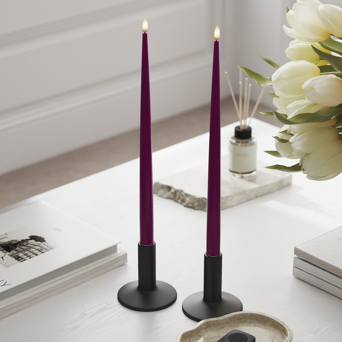 Deluxe Homeart LED Glanzende dinerkaars met Lak, 2 stuks 38 cm Violet LED Glanzende dinerkaars 1